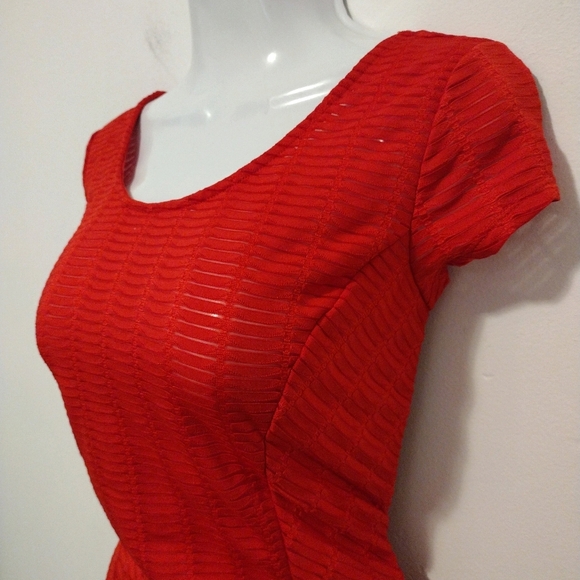 Guess - Red Lover Quarrels Stitch Short Sleeve Top - Picture 8 of 14
